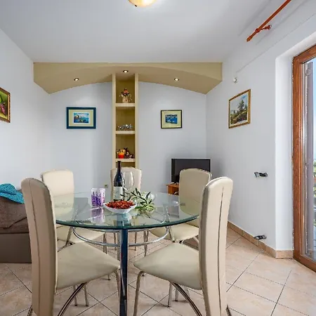 Appartement Fuer 5 Personen Ca 50 Qm In Labin, Istrien Bucht Von Rasa *